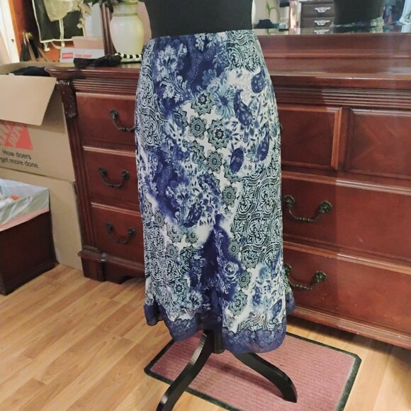 Blue Floral Patterned Skirt with Laced Hemline - Picture 3 of 5